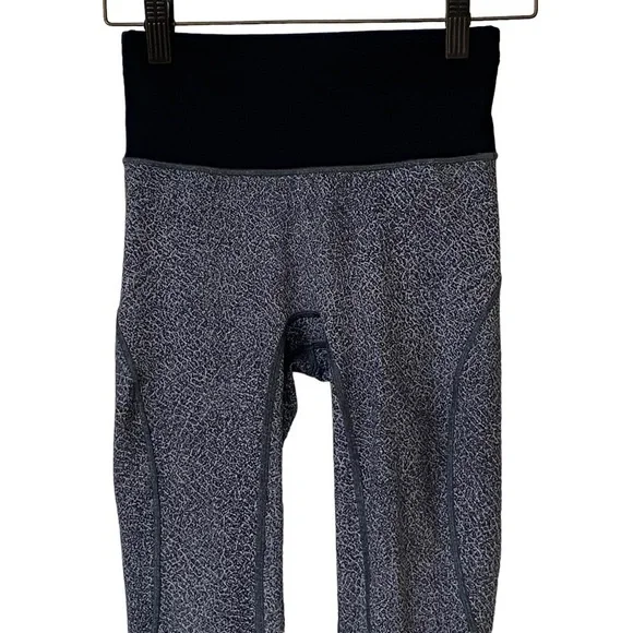 Lululemon Run The Day 7/8 Tight 25 Legging in Fractal Dark Starlight Black